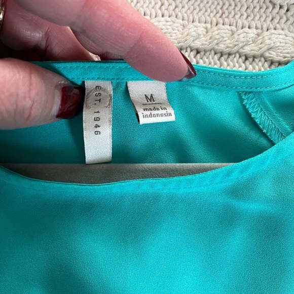 EST. 1946 Teal Polyester Flowy Short Sleeve Blouse Women’s Size Medium - Picture 11 of 13